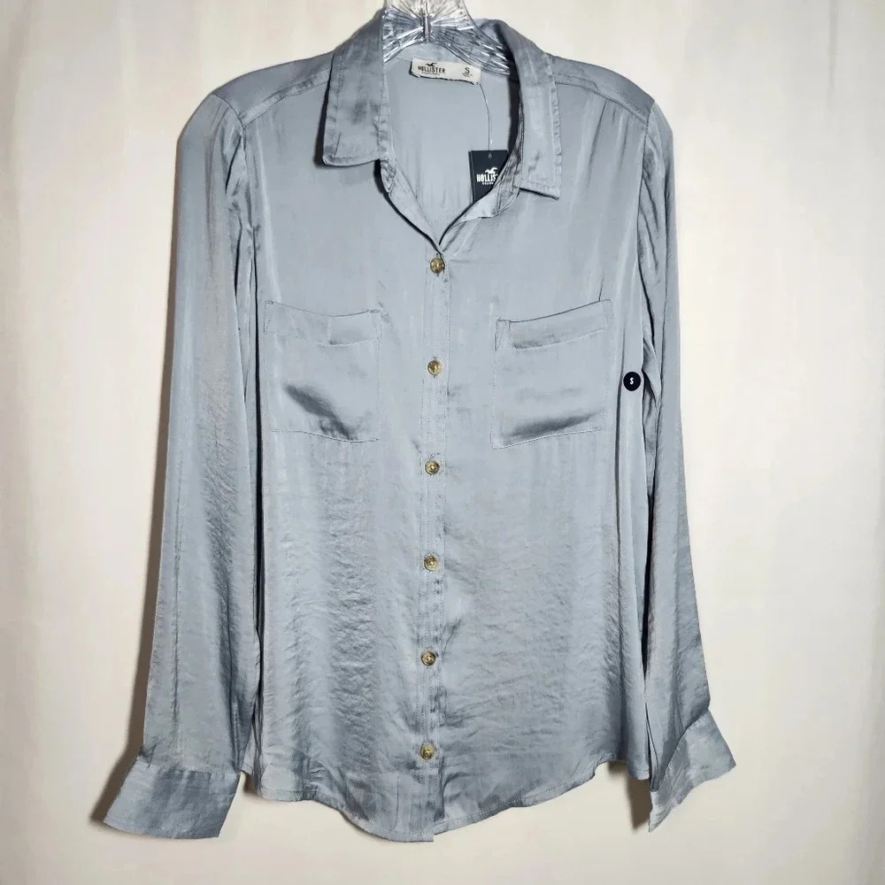 Hollister Women's Size Small Light Blue Long Sleeve Button Up Silky-Feel Shirt